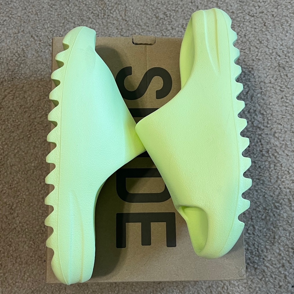 NWT Yeezy Slides (Glow Green)